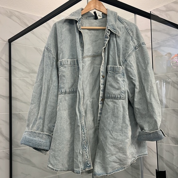 Oversized Denim Jacket in Light Blue - Picture 3 of 3